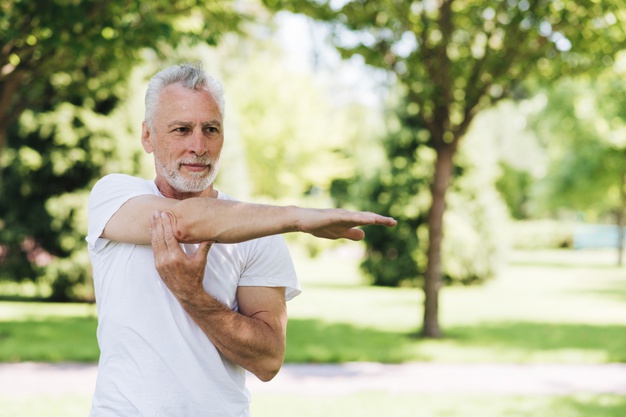 apprendre à faire du sport vieux, être en forme grâce au sport santé, fitness et renforcement musculaire à Bordeaux libourne, lugon, saint andré de cubzac, ambares saint loubes, faire du sport vieux, fitness senior et gym douce séniors