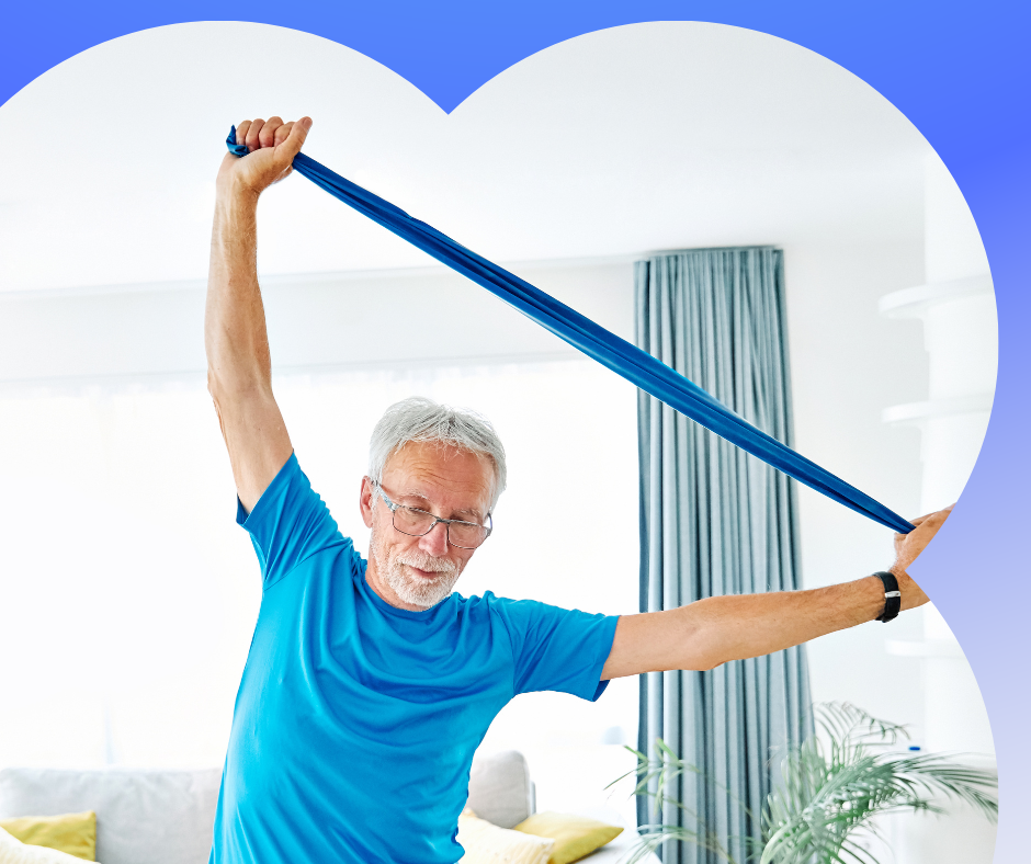 Matthieu guidant un senior lors d’un exercice de mobilité à Libourne.