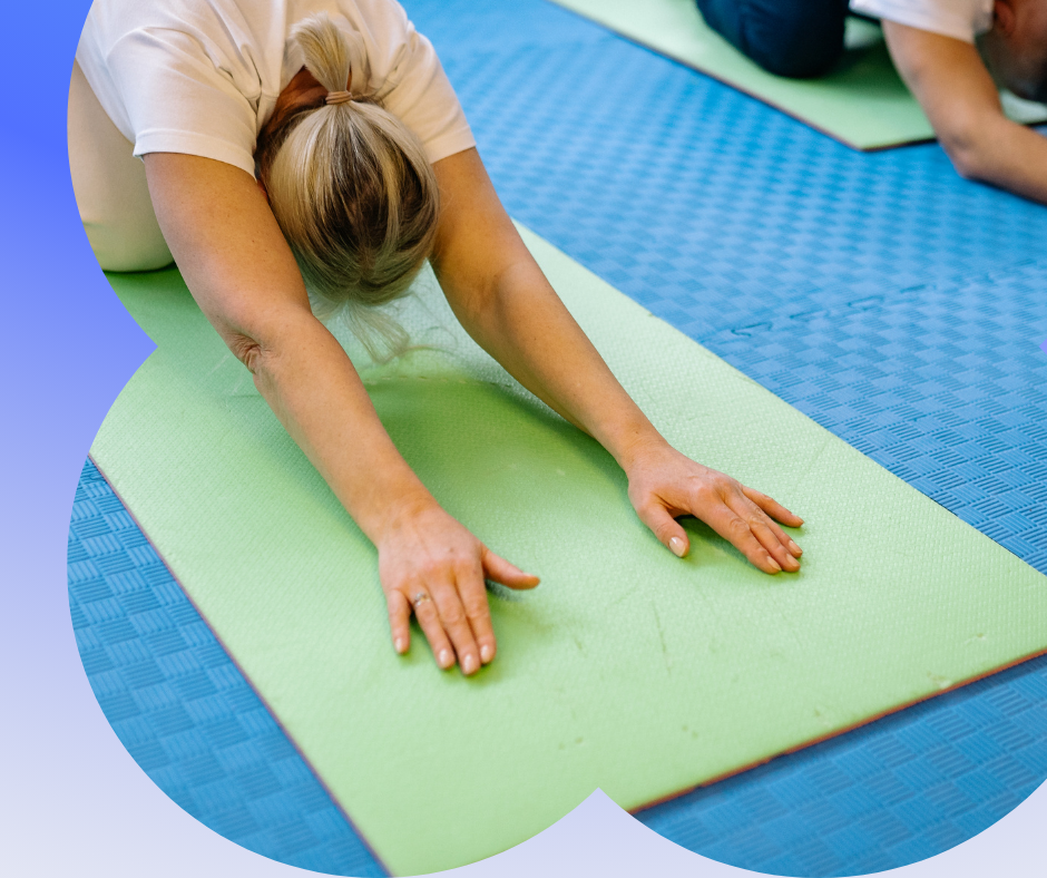 troubles digestifs et sport : Étirement du buste et du dos pour réduire les tensions abdominales à Saint-André.